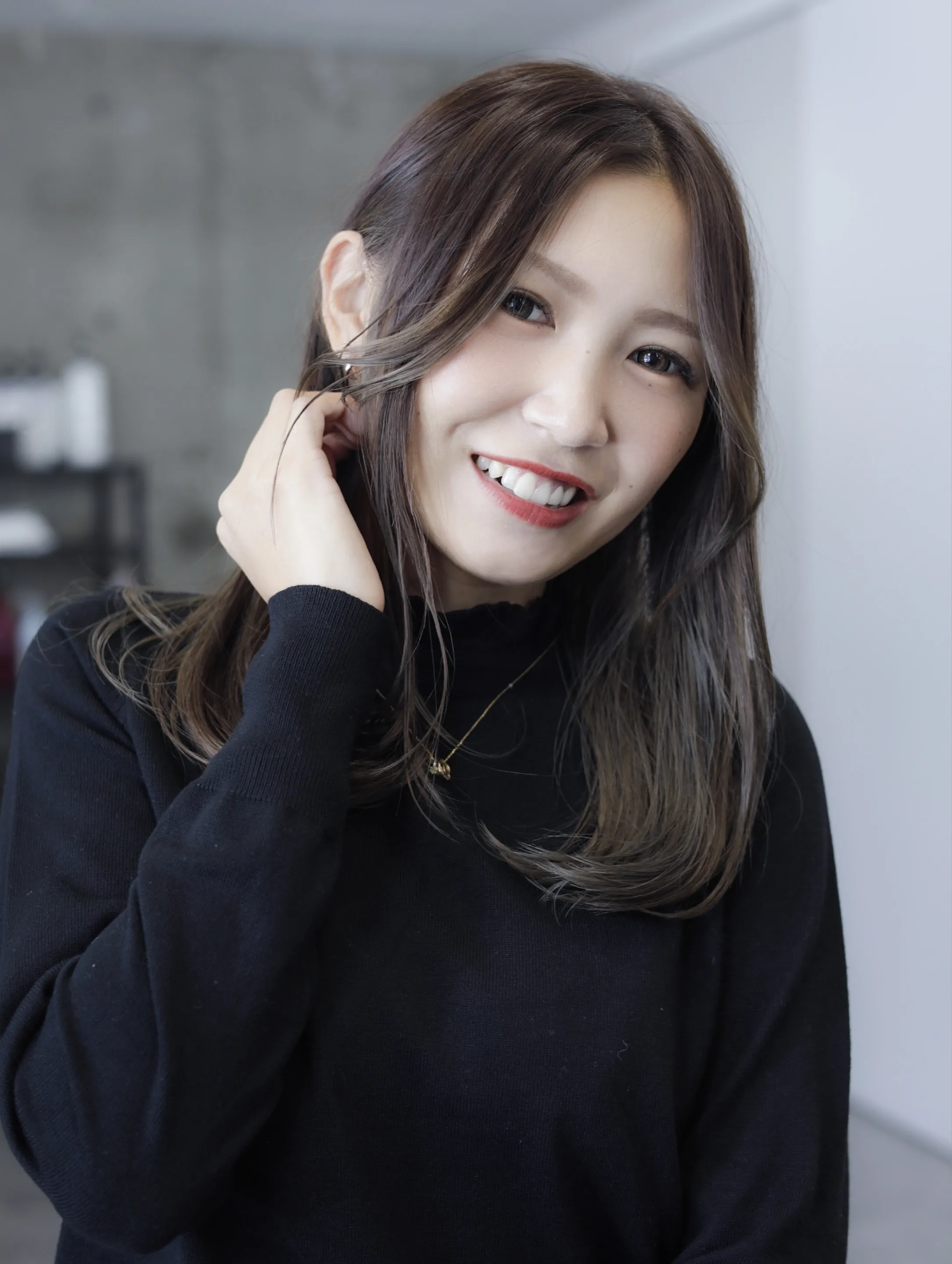 イヤリングカラー ミディアムローレイヤー